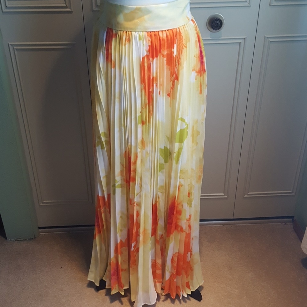 Stunning, pleated, floral maxi skirt